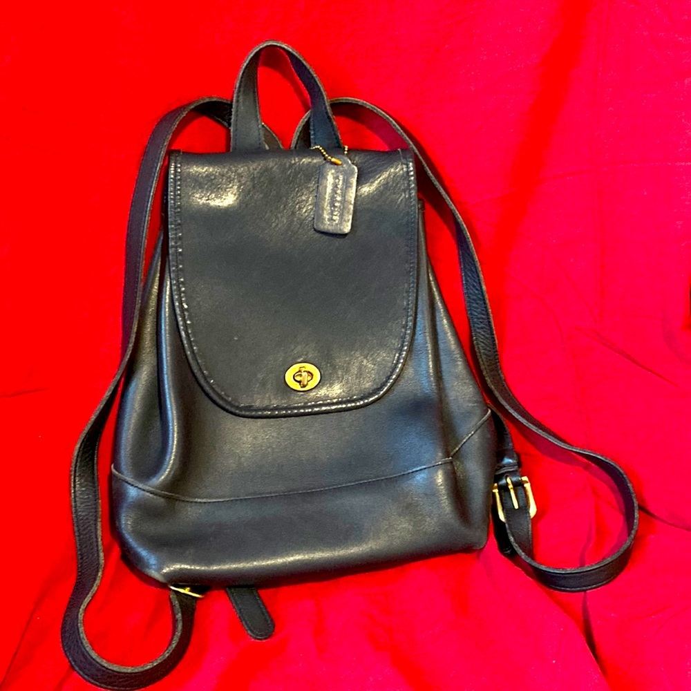 Authentic Coach backpack purse in black leather (vintage-late 1990s)